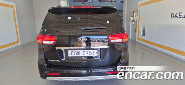 Kia Carnival 9-seater Noblesse 2016 — фото 6