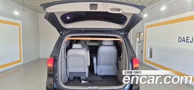 Kia Carnival 9-seater Noblesse 2016 — фото 7