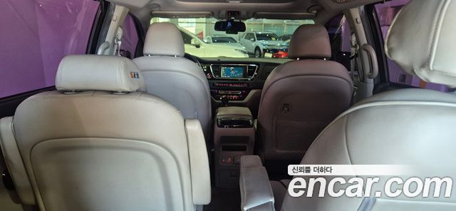 Kia Carnival 9-seater Noblesse 2016 — фото 8