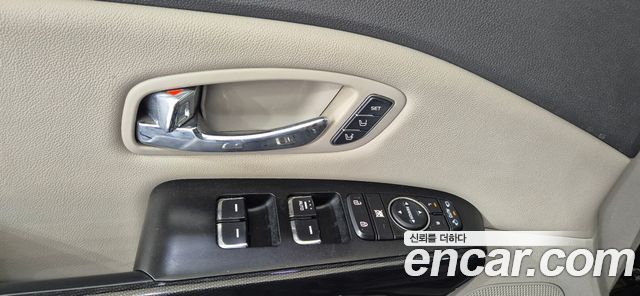 Kia Carnival 9-seater Noblesse 2016 — фото 17