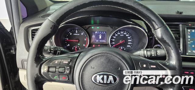 Kia Carnival 9-seater Noblesse 2016 — фото 18