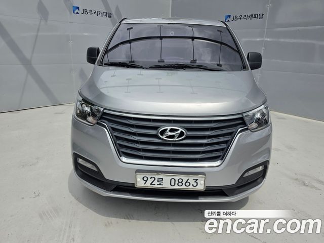 Hyundai Grand Starex Van 5-Seater Modern
