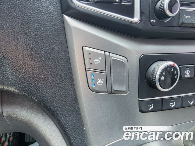 Hyundai Grand Starex Van 5-Seater Modern 2019 — фото 10