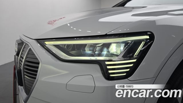 Audi e-tron 55 Quattro 2022 — фото 22