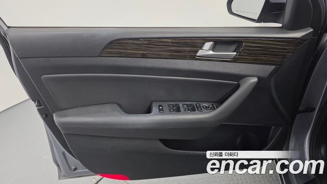 Hyundai Sonata (LF) 2.0 Smart 2016 — фото 24