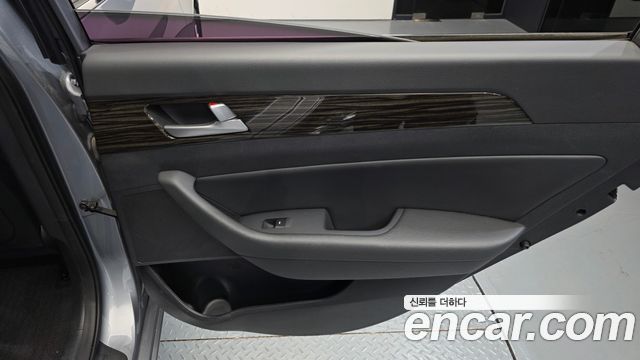 Hyundai Sonata (LF) 2.0 Smart 2016 — фото 25