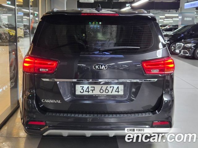 Kia Carnival 9-Seater Noblesse Special 2019 — фото 3