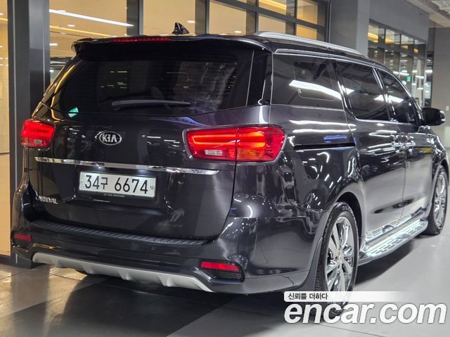 Kia Carnival 9-Seater Noblesse Special 2019 — фото 4