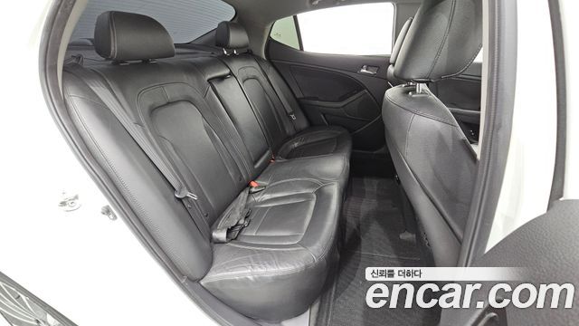 Kia K5 2.0 Turbo-GDI Noblesse 2012 — фото 11