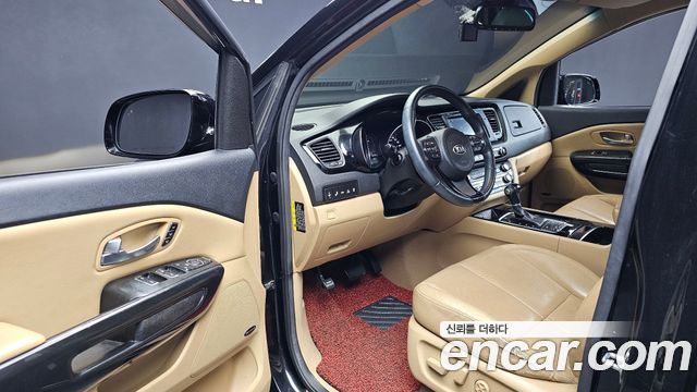 Kia Carnival 9-seater Noblesse 2015 — фото 10