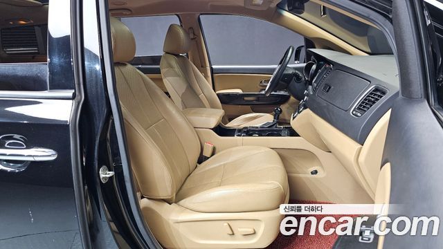 Kia Carnival 9-seater Noblesse 2015 — фото 12