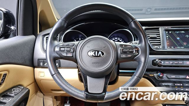 Kia Carnival 9-seater Noblesse 2015 — фото 14