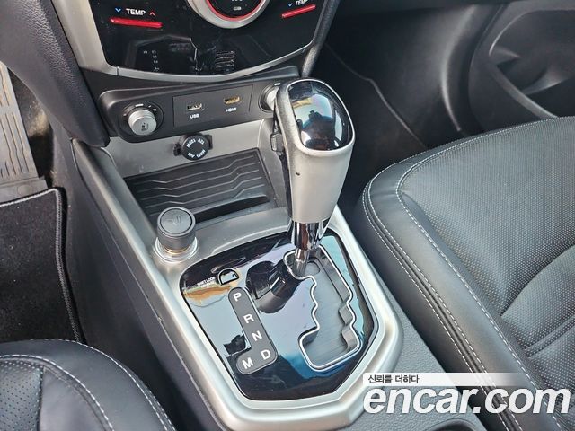 KG Mobility (SsangYong) Tivoli LX 2WD HI-DLX 2015 — фото 9