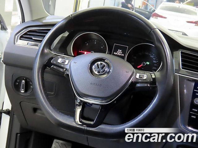 Volkswagen Tiguan (II) 2.0 TDI Premium 2020 — фото 6