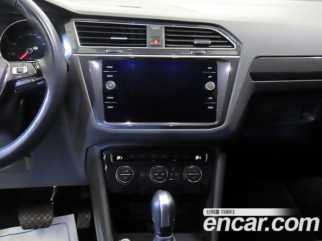 Volkswagen Tiguan (II) 2.0 TDI Premium 2020 — фото 15