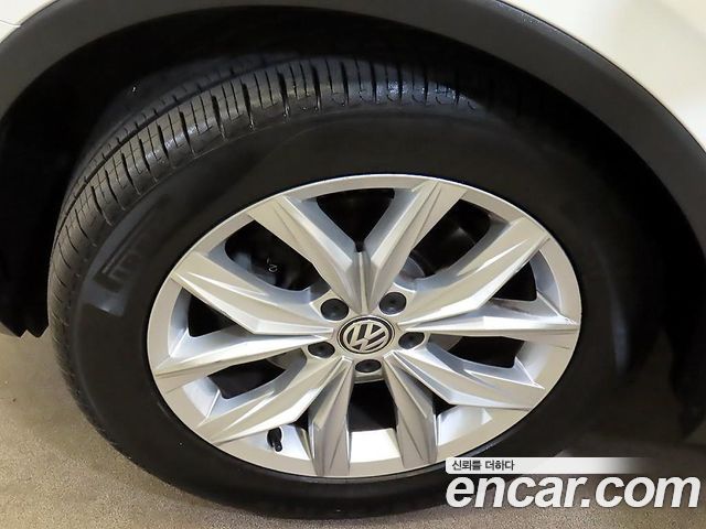 Volkswagen Tiguan (II) 2.0 TDI Premium 2020 — фото 24