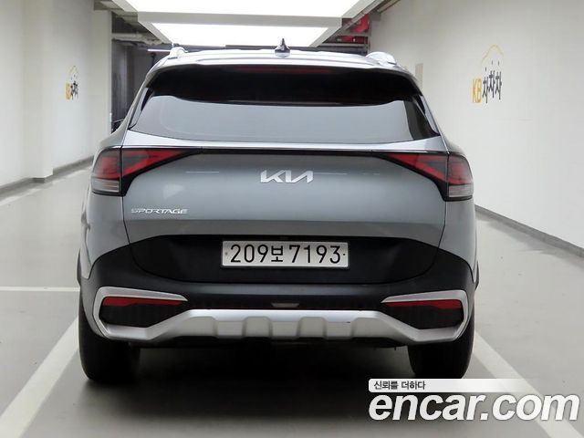 Kia Sportage (V) Diesel 2.0 2WD Prestige 2023 — фото 3