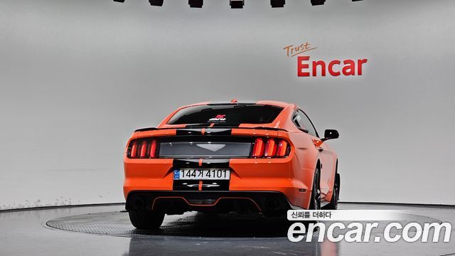 Ford Mustang Coupe 2017 — фото 4