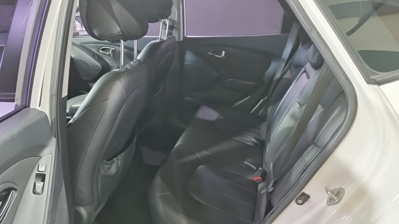 Hyundai Tucson ix Diesel 2WD LX20 Luxury 2013 — фото 15