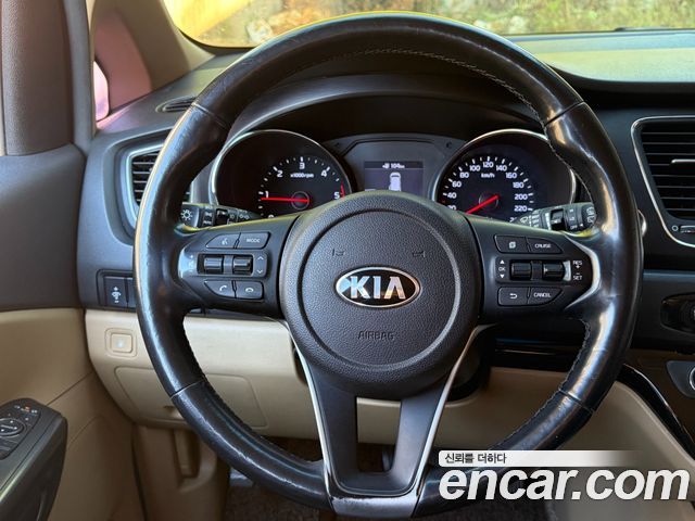Kia Carnival 9-Seater Luxury 2019 — фото 10