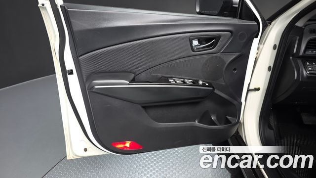 KG Mobility (SsangYong) Tivoli Air Diesel IX 2WD 2016 — фото 30