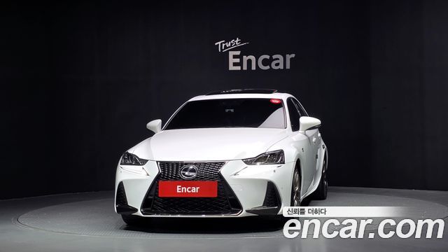 Lexus IS300 F-Sport 2018 — фото 3