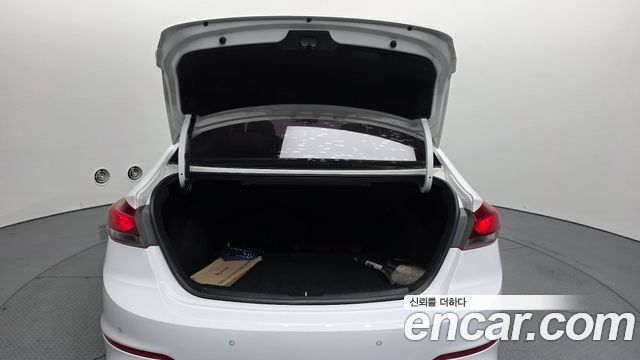 Hyundai Avante (AD) 1.6 GDI Value Plus 2017 — фото 20