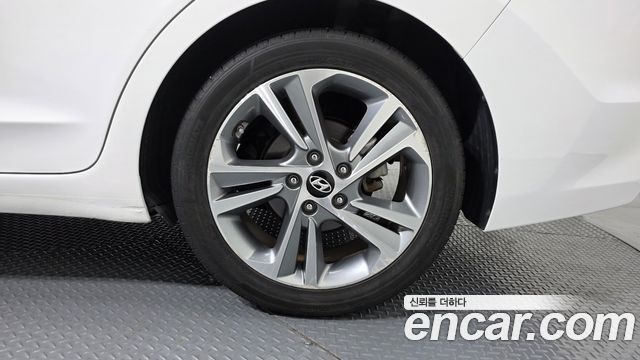 Hyundai Avante (AD) 1.6 GDI Value Plus 2017 — фото 21