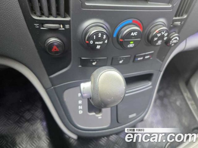 Hyundai Grand Starex 12-Seater Wagon CVX Deluxe 2015 — фото 17