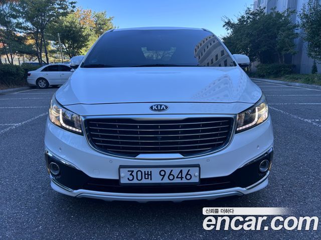 Kia Carnival 9-seater Noblesse