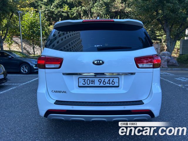 Kia Carnival 9-seater Noblesse 2015 — фото 4