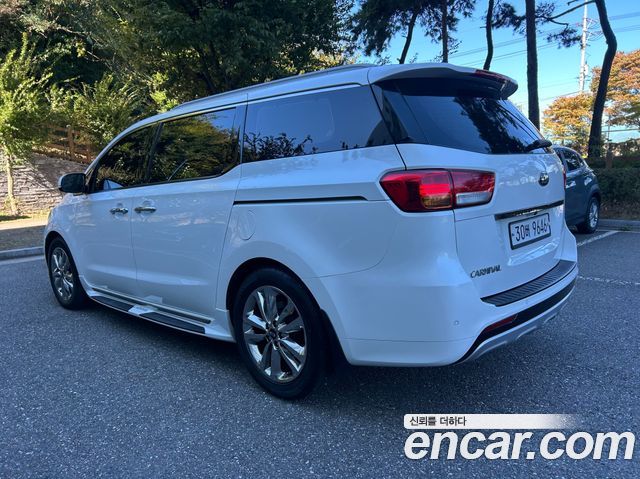 Kia Carnival 9-seater Noblesse 2015 — фото 6
