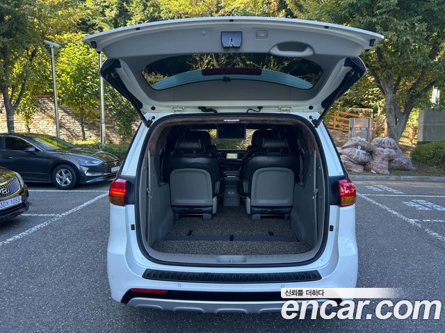 Kia Carnival 9-seater Noblesse 2015 — фото 9