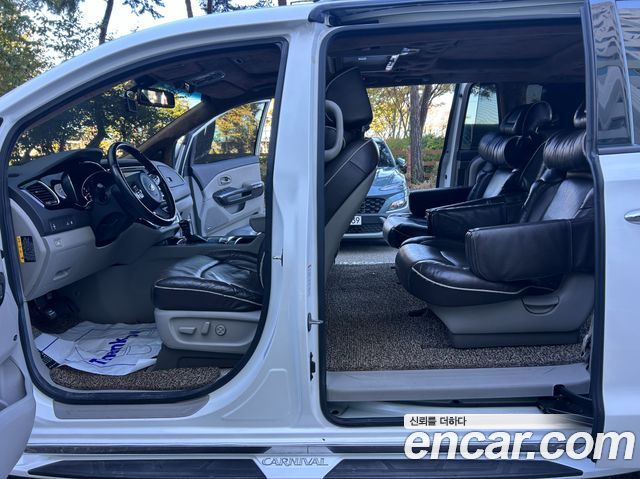 Kia Carnival 9-seater Noblesse 2015 — фото 16