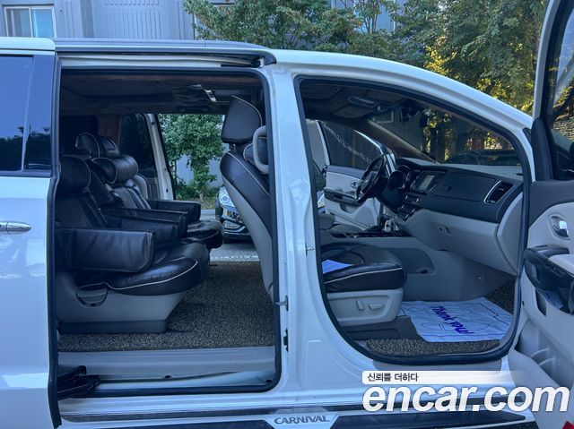 Kia Carnival 9-seater Noblesse 2015 — фото 17