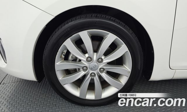 Kia Carens 2.0 LPi Luxury 2014 — фото 5