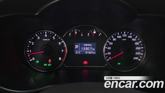 Kia Carens 2.0 LPi Luxury 2014 — фото 8