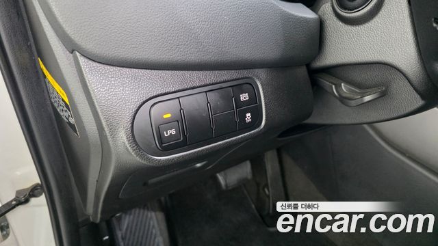 Kia Carens 2.0 LPi Luxury 2014 — фото 16