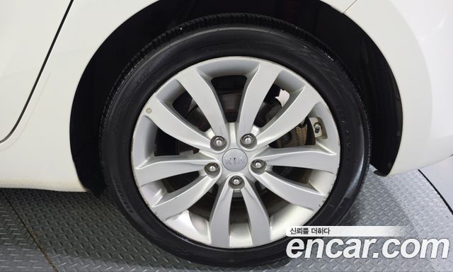 Kia Carens 2.0 LPi Luxury 2014 — фото 21
