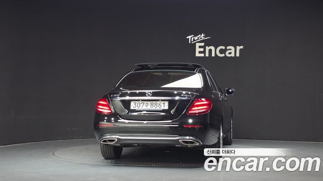 Mercedes-Benz E-Class (W213) E300 4MATIC Exclusive 2017 — фото 4