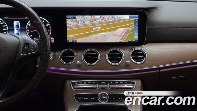 Mercedes-Benz E-Class (W213) E300 4MATIC Exclusive 2017 — фото 18