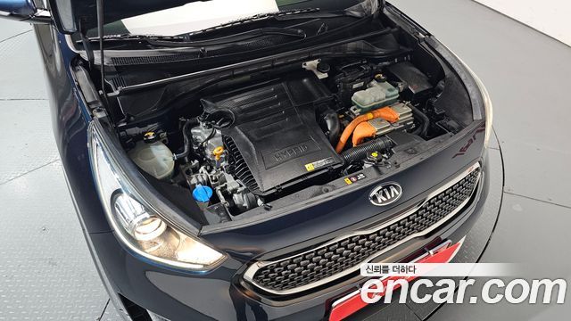 Kia Niro Prestige 2018 — фото 6