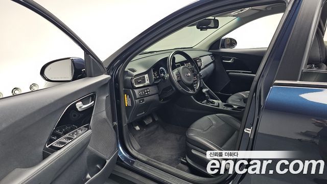 Kia Niro Prestige 2018 — фото 10