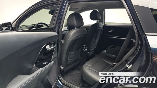 Kia Niro Prestige 2018 — фото 12