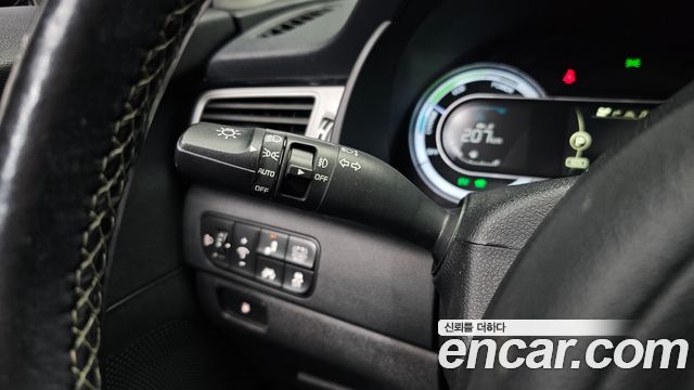 Kia Niro Prestige 2018 — фото 17