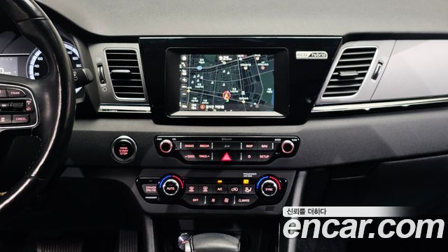 Kia Niro Prestige 2018 — фото 19
