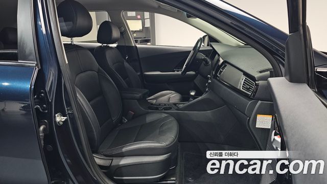 Kia Niro Prestige 2018 — фото 26