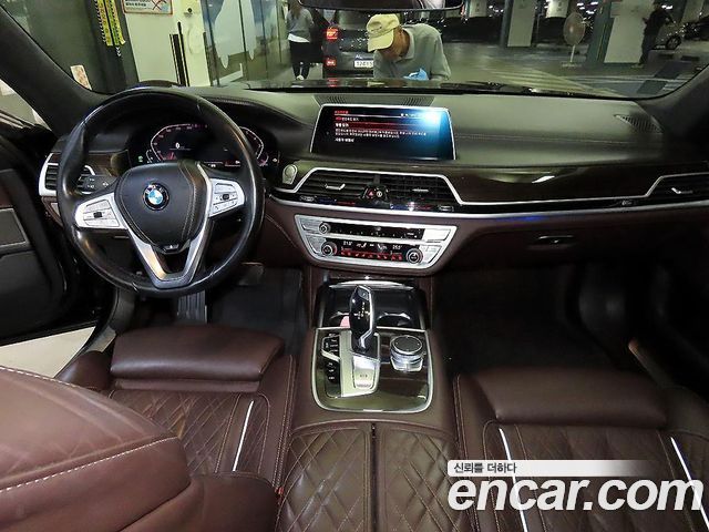 BMW 7 Series (G11) 740Li xDrive Design Pure Excellence 2020 — фото 10