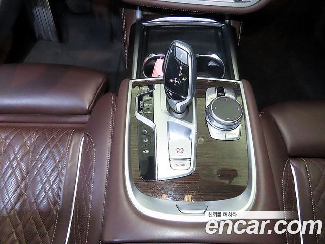 BMW 7 Series (G11) 740Li xDrive Design Pure Excellence 2020 — фото 16