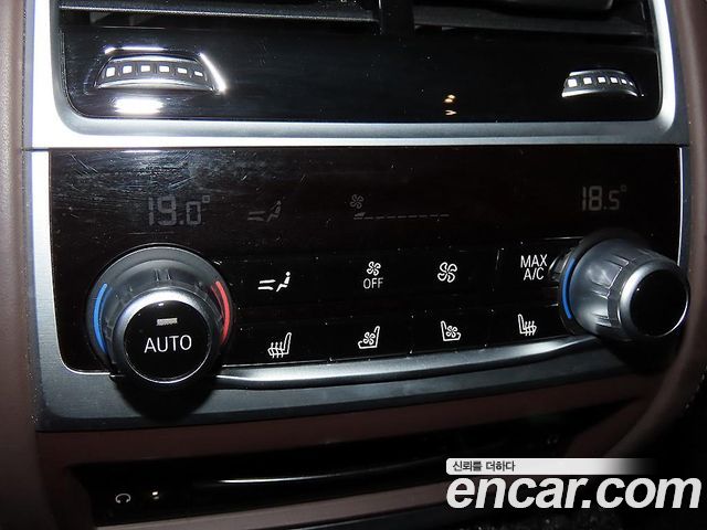 BMW 7 Series (G11) 740Li xDrive Design Pure Excellence 2020 — фото 18